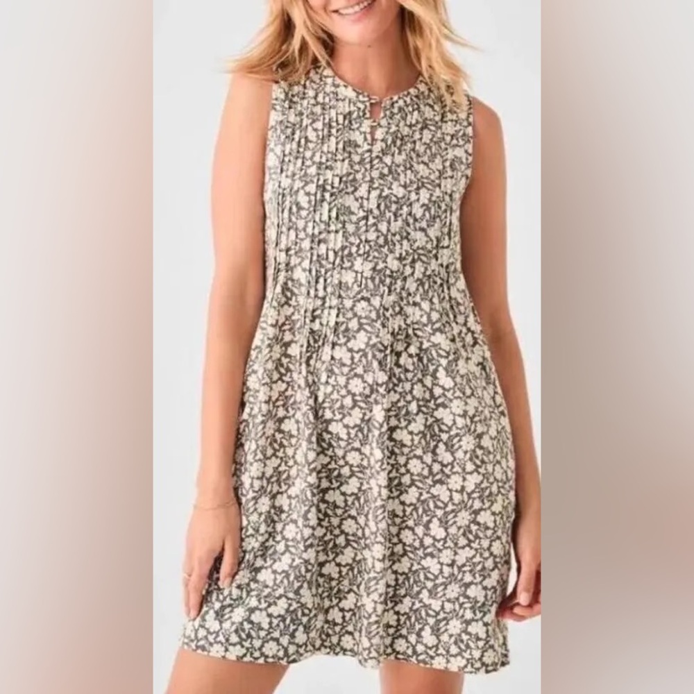Faherty isha floral pintuck button front mini with pockets in gray and cream
